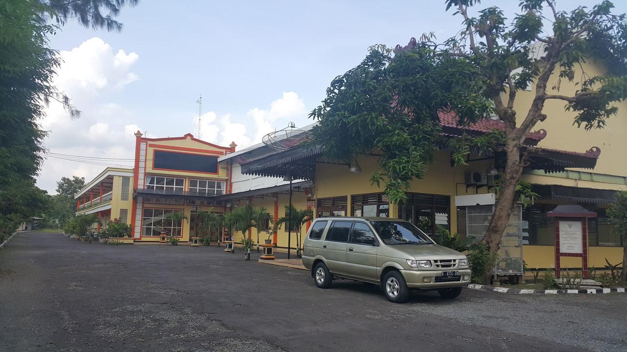 Sinar Bintang Hotel Cepu Bagian luar foto