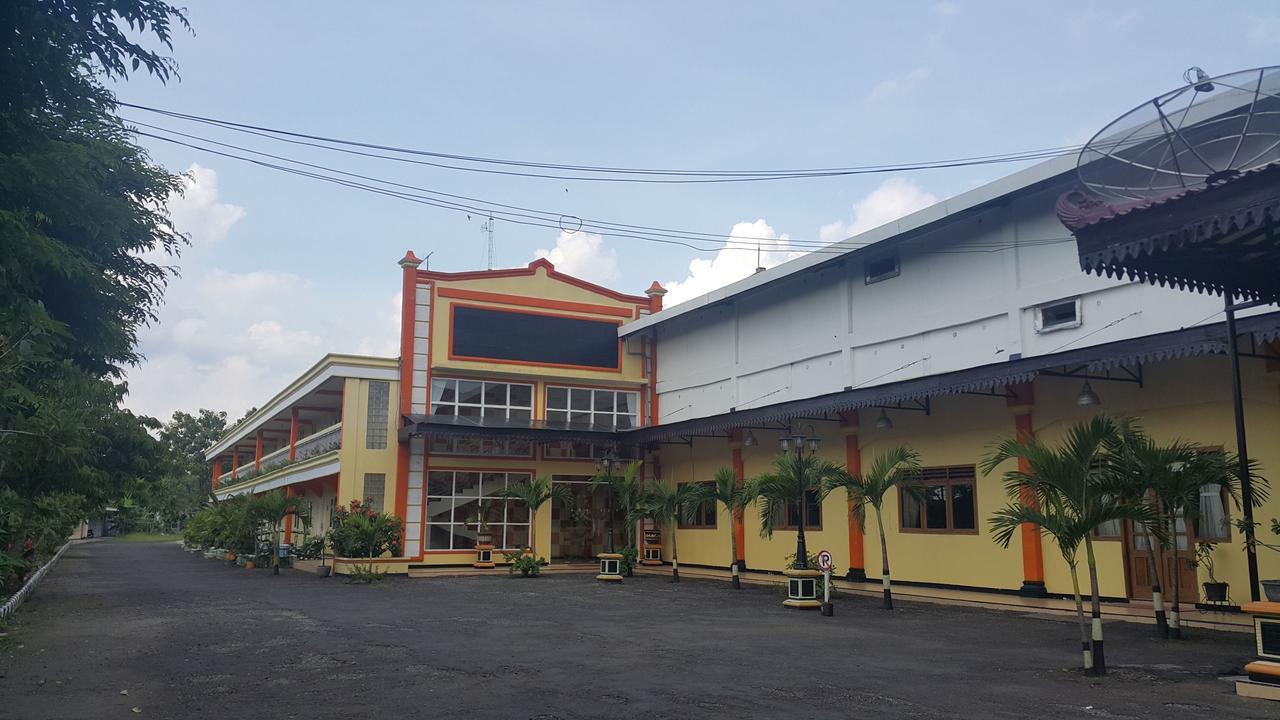 Sinar Bintang Hotel Cepu Bagian luar foto